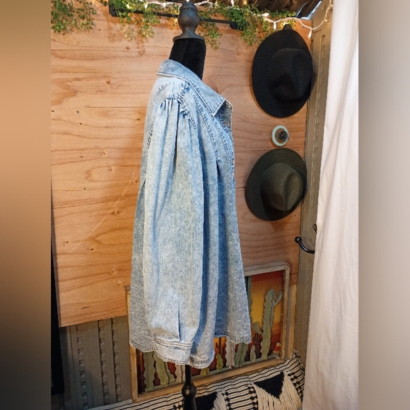 LOGO by Lori Goldstein Denim Shacket with Pintuck Detail and Pockets - Picture 4 of 10